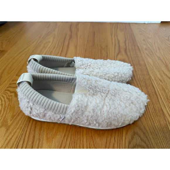Women's TOMS Cream Alpargata Faux Fur Plush Shearling Slipper Flats Size 8.5 - Picture 5 of 8